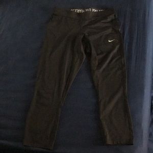 Black Nike dri-fit crop pant